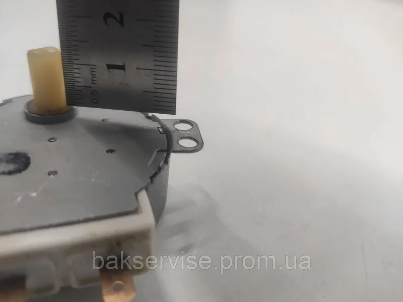 Моторчик тарілки для мікрохвильової печі GM-16-24FD11 Б/У, изображение 2