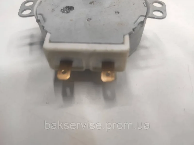 Моторчик тарілки для мікрохвильової печі GM-16-24F13 Б/У, изображение 2