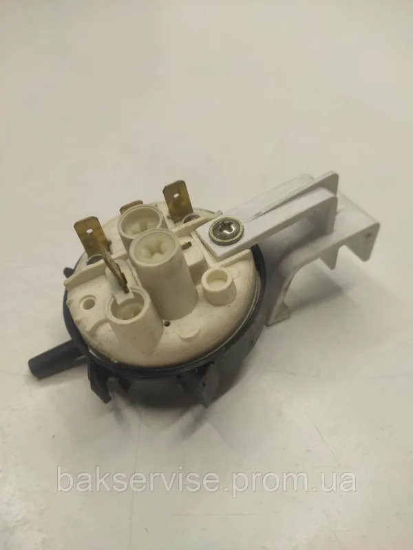 Прессостат (датчик рівня води) для пральної машини Indesit, Ariston 16001176000 Б/У, изображение 1