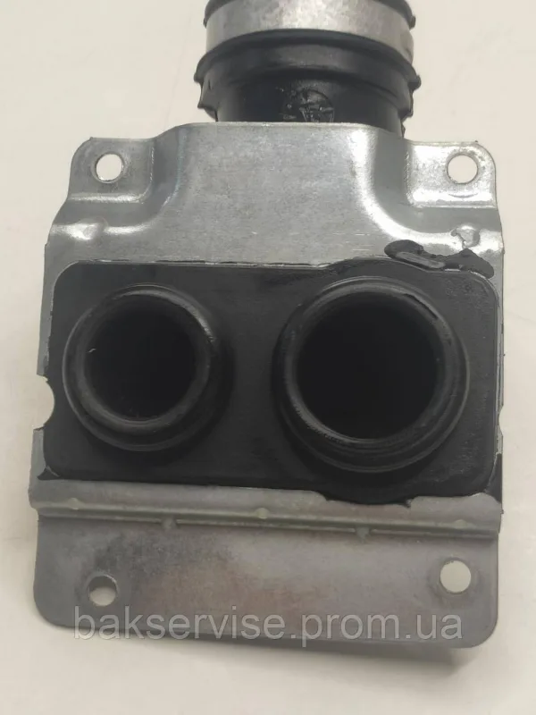 Зливний патрубок від нижнього піддона до тена Indesit C00257324 Б/У, изображение 2