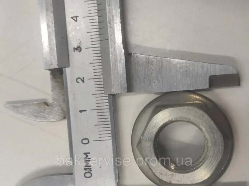 Гайка кріплення шківа до пральної машини Bosch 605147 Б/У, изображение 2
