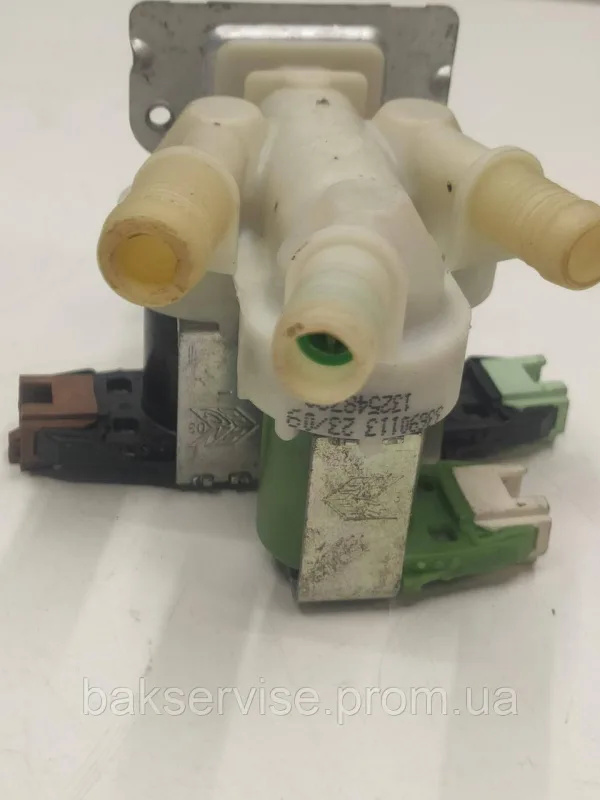 Клапан подачі води до пральної машини AEG 132548720 Б/У, зображення 6