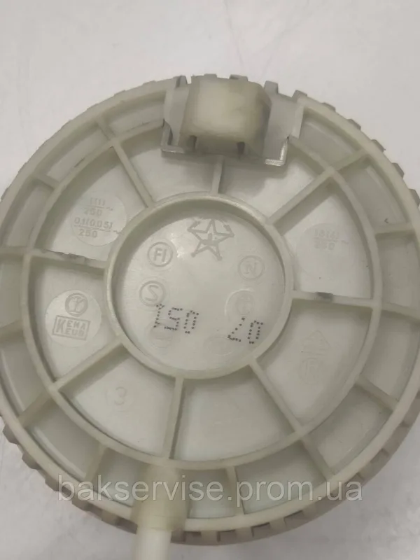 Прессостат (датчик рівня води) для пральної машини Electrolux 132082230 Б/У, зображення 2