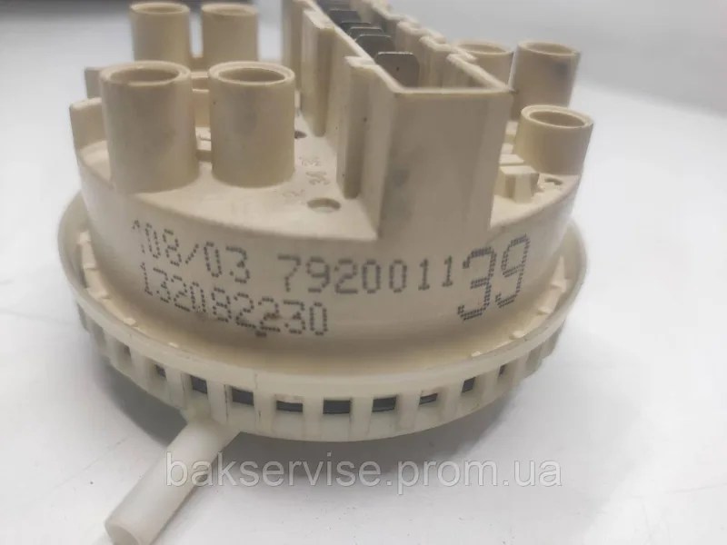 Прессостат (датчик рівня води) для пральної машини Electrolux 132082230 Б/У, зображення 3