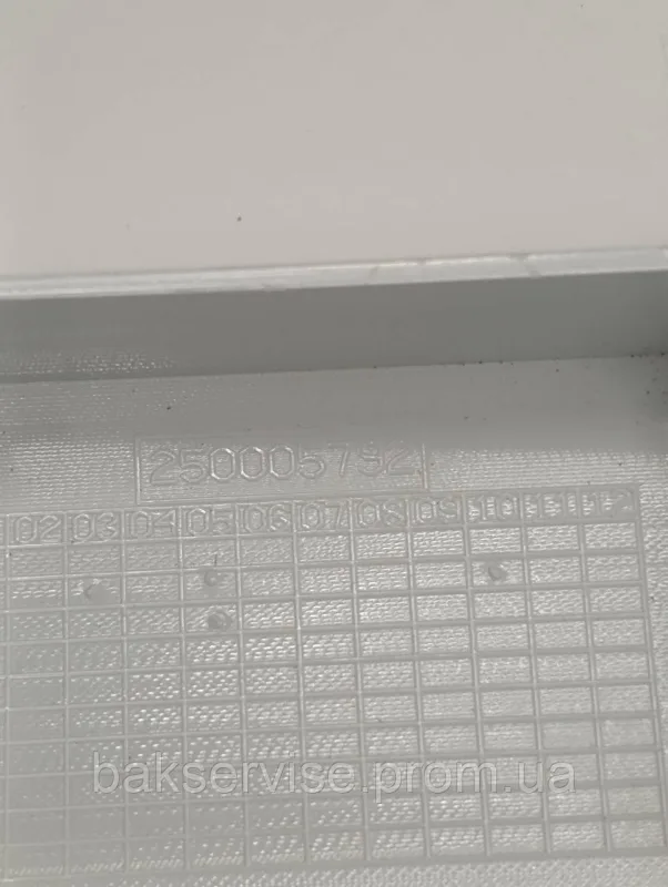 Нижня декоративна панель до пральної машини Ariston 250005792 Б/У, изображение 6