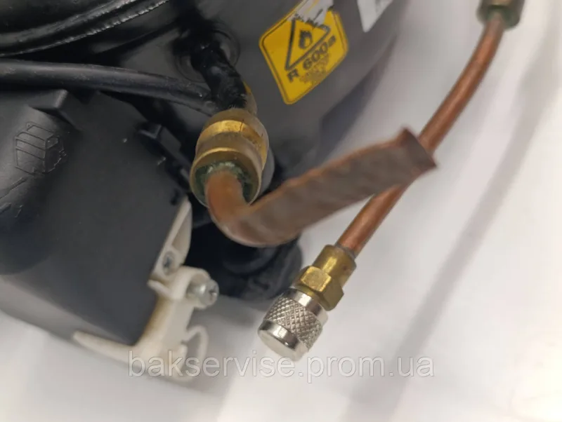 Компресор до холодильника Embraco Aspera EMT 26CLP R600a  Б/У, зображення 4